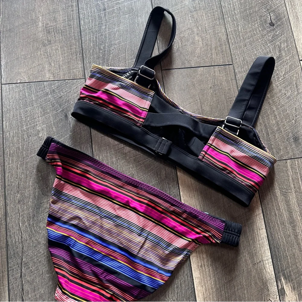 Athleta Pura Bikini (Lined, Underwire) - Picture 6 of 6